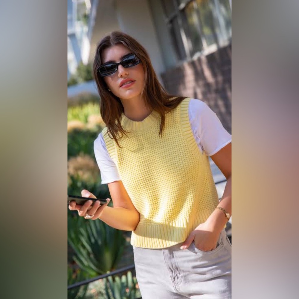 Sunday by Steele Sweater Vest Top size Small